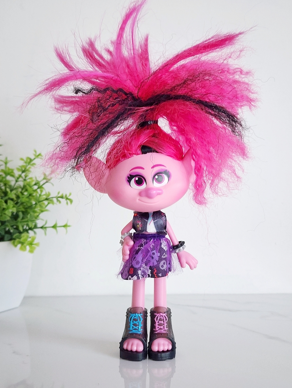 DreamWorks Trolls World Tour Glam Rockin’ Poppy Fashion Doll 7” Hasbro 2019